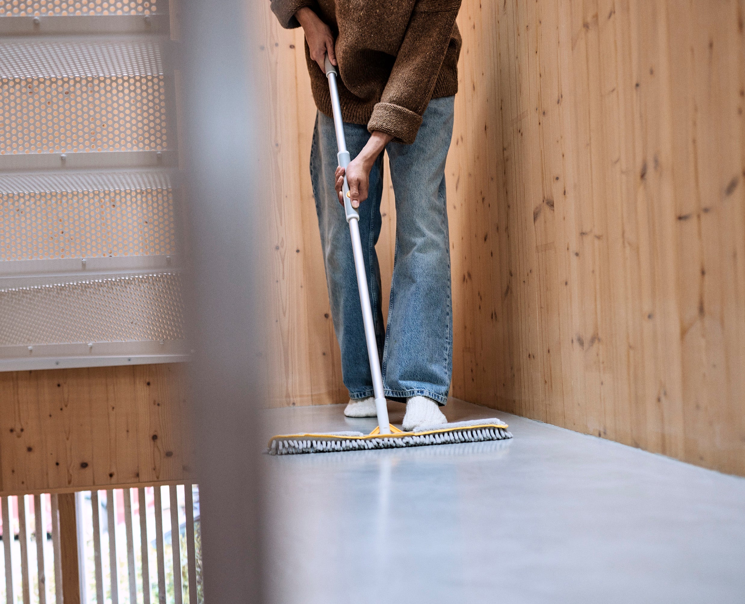 09_04_2026_JosephJosephAW26_CleanTechAdjustableFloorDuster_06957_F3.jpg
